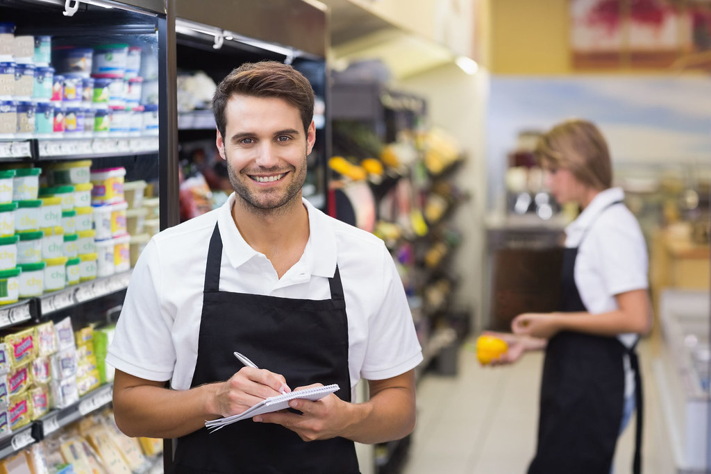 AI cameras are accelerating their implementation in retail stores, moving from anti-theft tools to business assistants